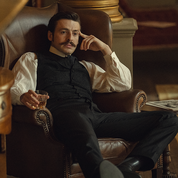 Arthur Guinness (Anthony Boyle)