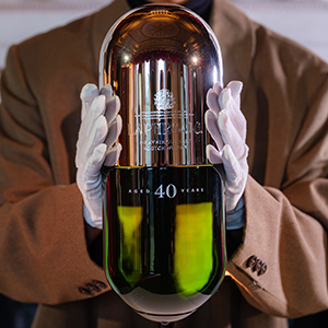 Laphroaig-Capsule-40-Year-Old-300.png