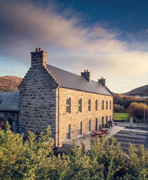 Crolly Distillery produces single malt and single pot still whiskeys.