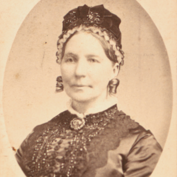 Elizabeth Cumming