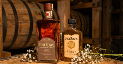 Whisky Watch: Finished American Whiskeys Lead,  Beam Taps the 1950s With Ten Pin Bottle